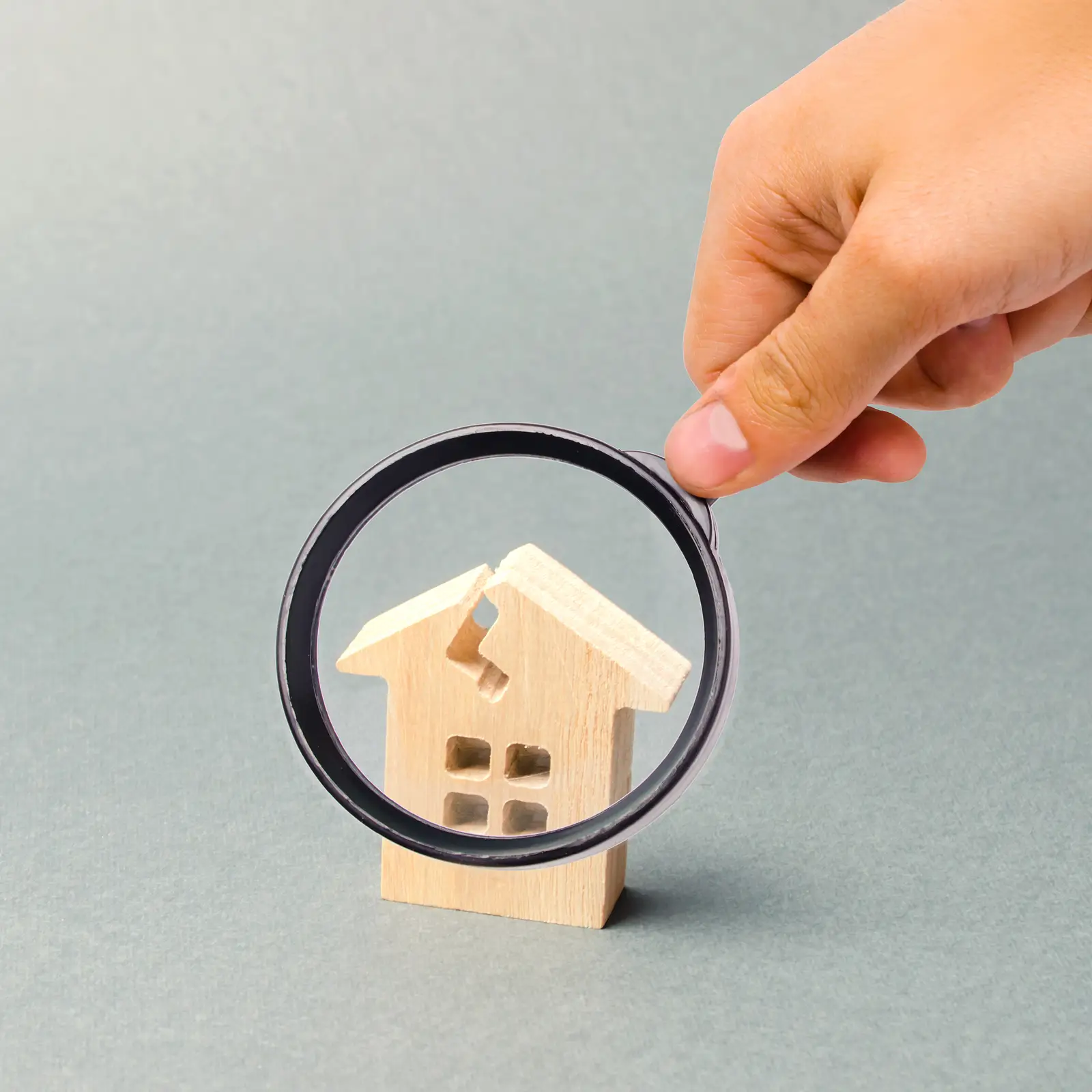 Should Lakeland Landlords Offer Furnished Rentals? Pros, Cons, and ROI